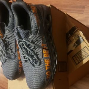 Steel toe tennis shoes